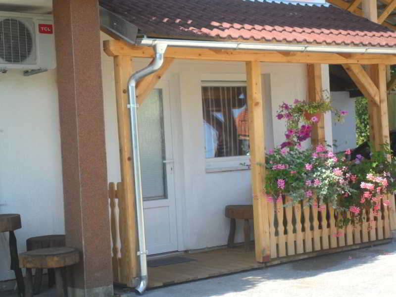 Guesthouse Sara Grabovac  Exteriör bild